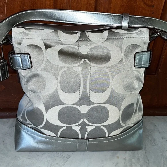 Coach Rare Crossbody/ Shoulder Bag Like New signature C silver/ metallic leather - Picture 9 of 16